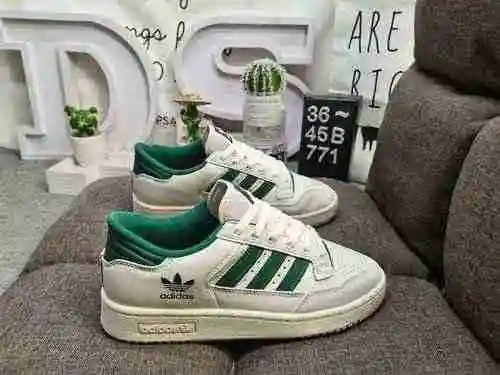 771DAdidas Forum 84 Low Zapatillas casual de moda, versátiles y de corte bajo. Basado en la aparienc
