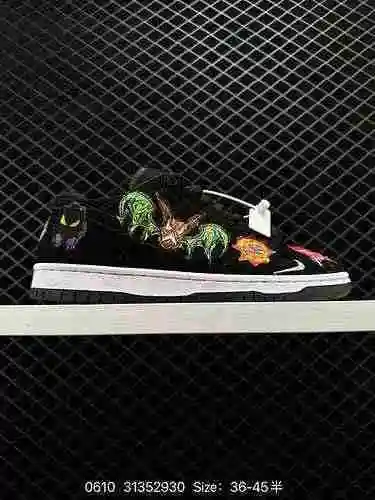 5 Neckface x Nike SB Dunk Low Black Halloween Este zapato está adornado con varios monstruos y monst