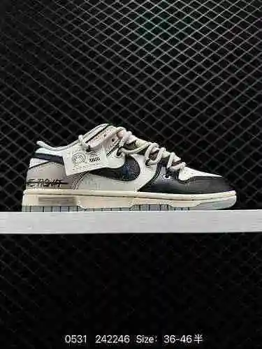 23 Corporate Futura x Nike Dunk Low SB Co. Zapato de skate con correa deconstruida. Este par de sist
