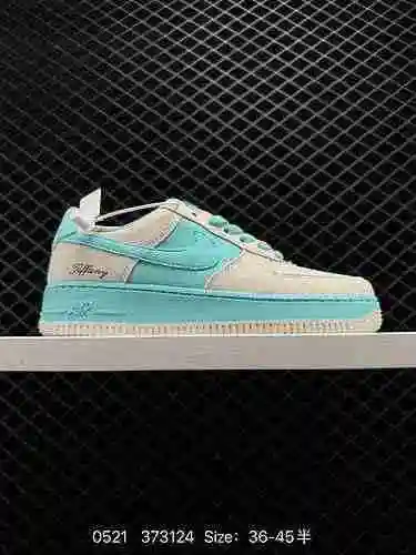 2 Auténticas zapatillas casual Nike Air Force Low Air Force One de caña baja. El rendimiento de amor