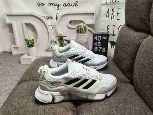 Se lanzó simultáneamente el contador de zapatillas para correr AD Adizero pro M, cómodo y resistente