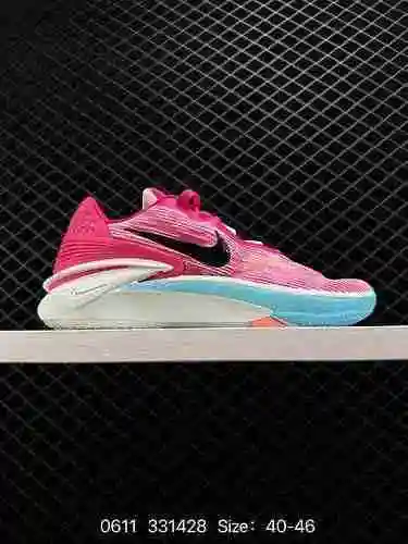 4 NK Zoom GT CUT • Tres meses de depuración para un ajuste perfecto Presentación exclusiva • Innovac