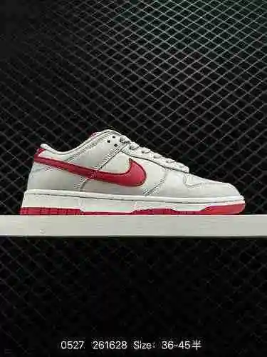 La zapatilla de deporte de caña baja Nike Dunk Low "Grey Red" FJ832 presenta una combinaci