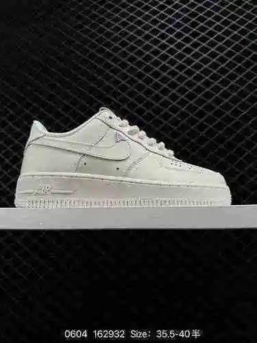 6 Zapatilla casual Nike Air Force Low Air Force One AF de caña baja. El rendimiento de amortiguación