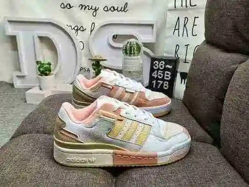 178DAdidas Forum 84 Zapatillas informales de moda, versátiles y de corte bajo. Basado en la aparienc