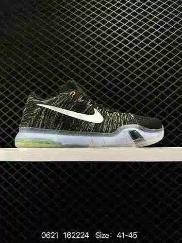 El material superior de las 2 zapatillas de baloncesto Nike Zoom Kobe Kobe está hecho de tela tejida