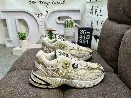 El zapato ASIR retro de una sola pieza Astir original de 951 Dadidas está inspirado en los estilos d