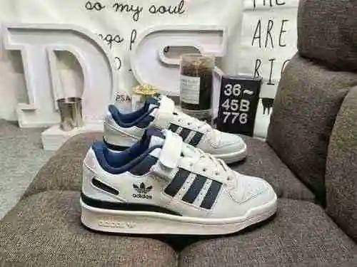776DAdidas Forum 84 Zapatillas casual de moda, versátiles y de corte bajo. Basado en la apariencia d