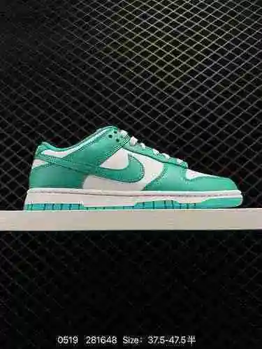 La serie de 24 zapatos de tabla Nike SB Zoom Dunk Low de nivel empresarial es un zapato de tabla dep