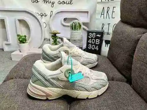 El zapato Astir retro de una sola pieza original de 304Dadidas está inspirado en los estilos de corr