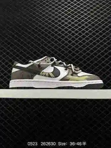5 Futura x Nike Dunk Low Zapato de skate con correa deconstruida Este sistema de cordones continúa e