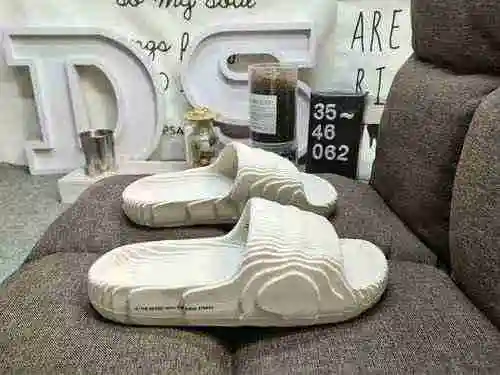 Zapatillas de hombre 062D, nuevos zapatos de playa, calzado deportivo informal para nadar