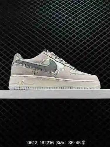 8 Zapatilla casual Nike Air Force '7 Air Force One de caña baja. El rendimiento de amortiguación sua