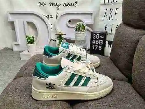 178DAdidas Forum 84 Zapatillas informales de moda, versátiles y de corte bajo. Basado en la aparienc
