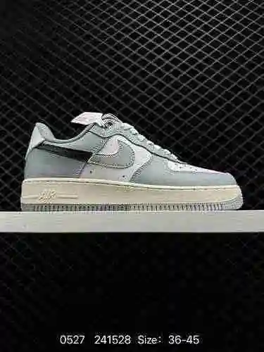 4 auténticas zapatillas informales Nike Air Force Low Air Force One de caña baja. El rendimiento de 