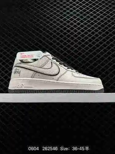 23 Zapatilla casual Nike Air Force Low Air Force One. El rendimiento de amortiguación suave y elásti