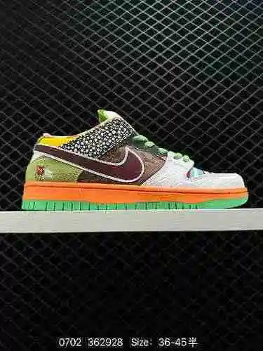 La clásica y versátil serie de zapatillas Nike SB Zoom Dunk Low cuenta con una lengüeta acolchada pa