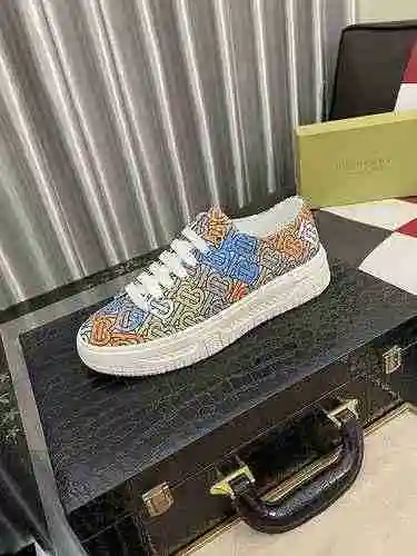 Zapato Burberry Hombre Código: 0630B20 Talla: 38-44