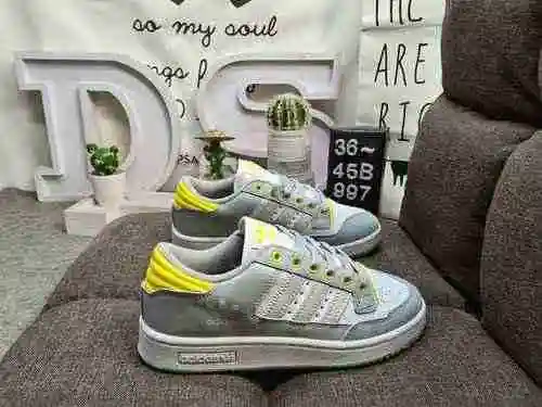 997DAdidas Forum 84 Zapatillas informales de moda, versátiles y de corte bajo. Basado en la aparienc