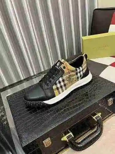 Zapato Burberry Hombre Código: 0630B30 Talla: 38-44