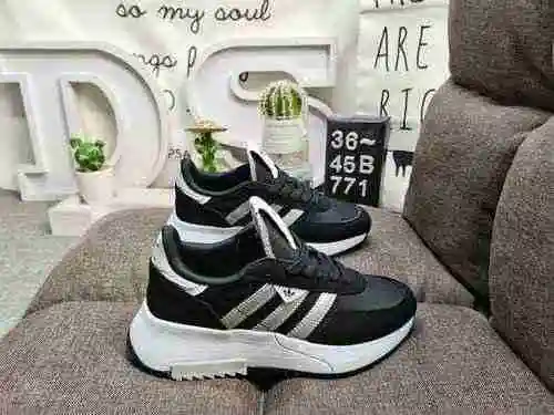 La nueva zapatilla clásica de corte bajo RETROPY F2 M con suela gruesa de trébol de nivel empresaria