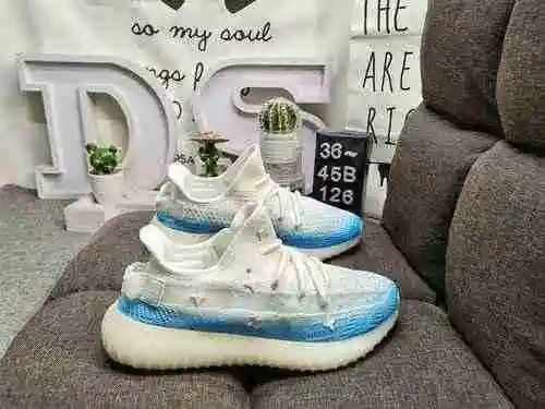 126D Nivel de empresa True Explosion Series All Sky Star Adidas Yeezy 350 Boost V2 Primera exposició