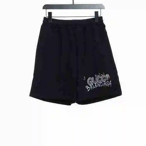 Pantalones cortos estampados pintados a mano de Balenciaga de la marca Gucci</span>