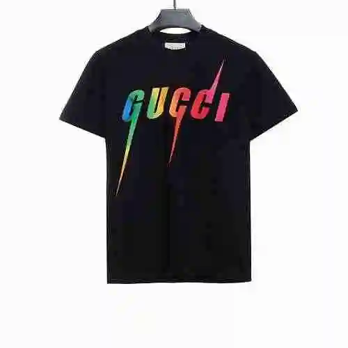 Manga corta con estampado de rayos degradados de Gucci