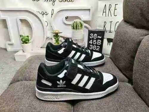 362DAdidas Forum 84 Low Zapatillas casual de moda, versátiles y de corte bajo. Basado en la aparienc