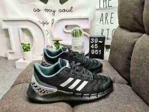 Las zapatillas para correr 951 Dadidas Climacool Breeze cuentan con un diseño de esqueleto de soport