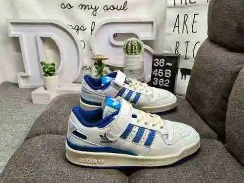 362DAdidas Forum 84 Low Zapatillas casual de moda, versátiles y de corte bajo. Basado en la aparienc