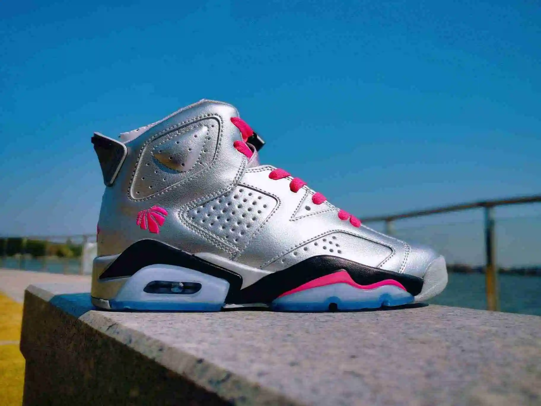Air Jordan 6  情人节女鞋36 36.5 37.5 38 38.5 39 40 41 42 43.webp