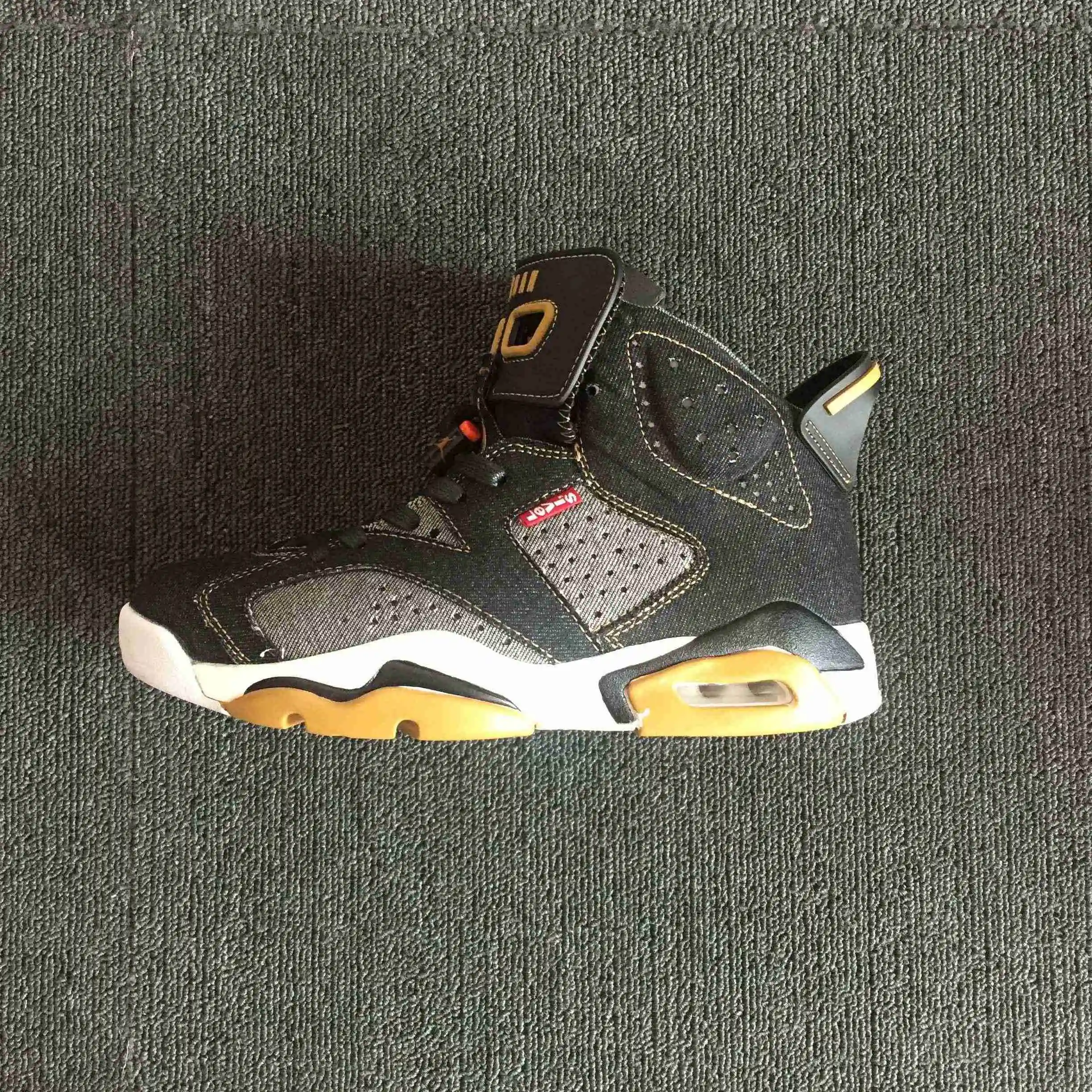 Levi’s x Air Jordan 6 黑牛仔1.webp