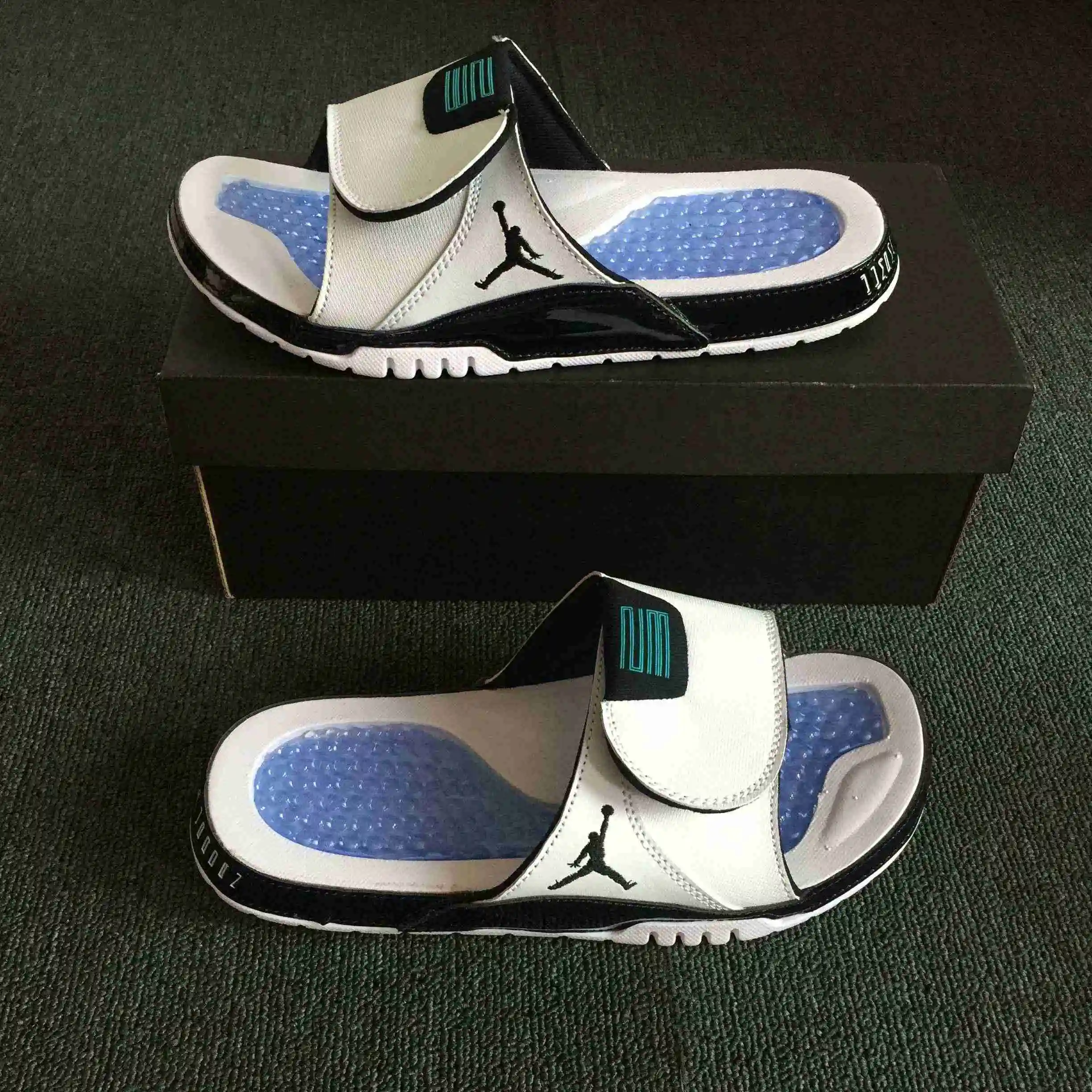 AJ11 复活节魔术贴 拖鞋 白黑5.webp