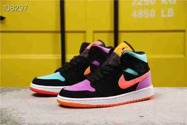 Air Jordan 1 LOW 乔1中帮黑鸳鸯彩勾  (4).webp