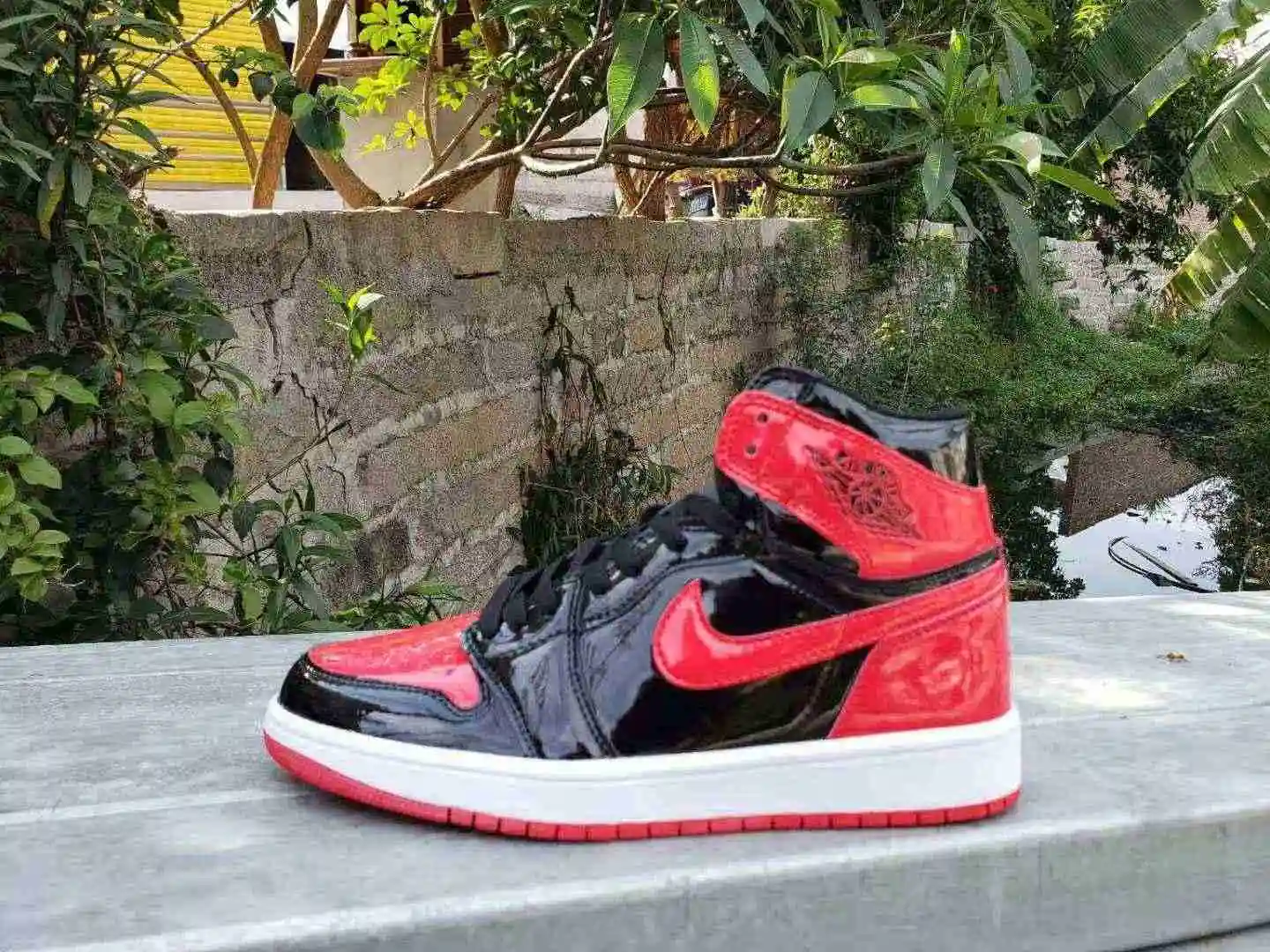 AJ1黑红镜面 (1).webp