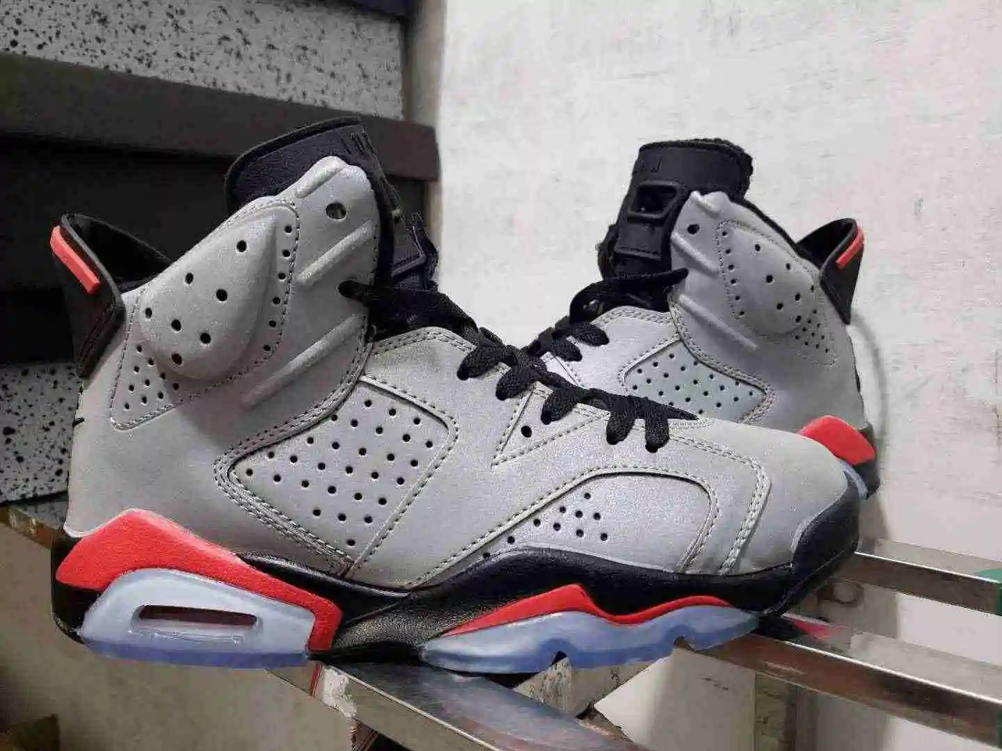 AJ6反光4.webp