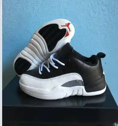 Zapatillas Jordan 12 para niños 28... 35