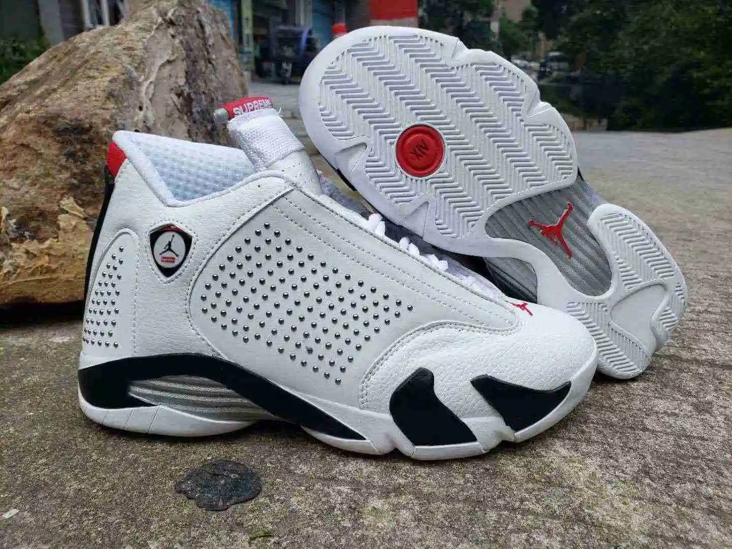 Supreme x Air Jordan 14 白钻石 (1).webp