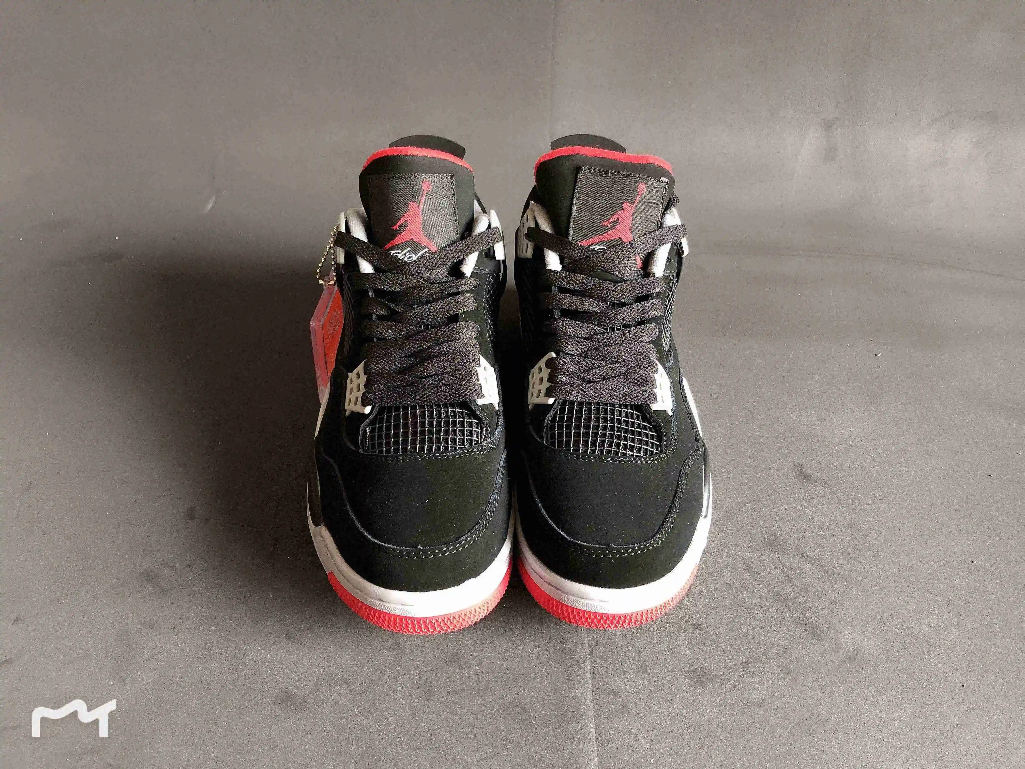 黑灰红NIKE