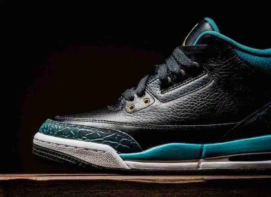 air-jordan-3-black-gold-rio-teal-4