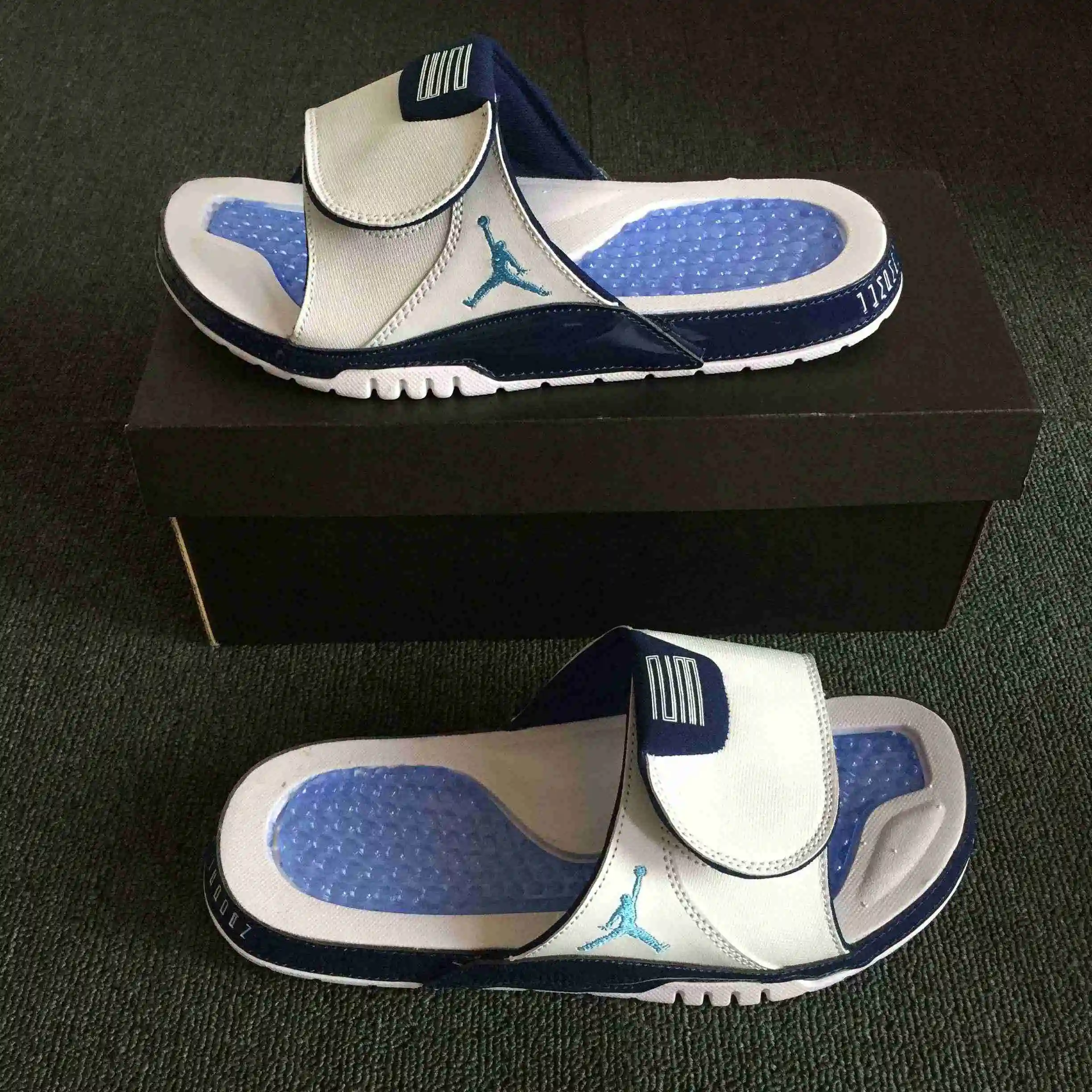 AJ11 复活节魔术贴 拖鞋 白深兰.webp