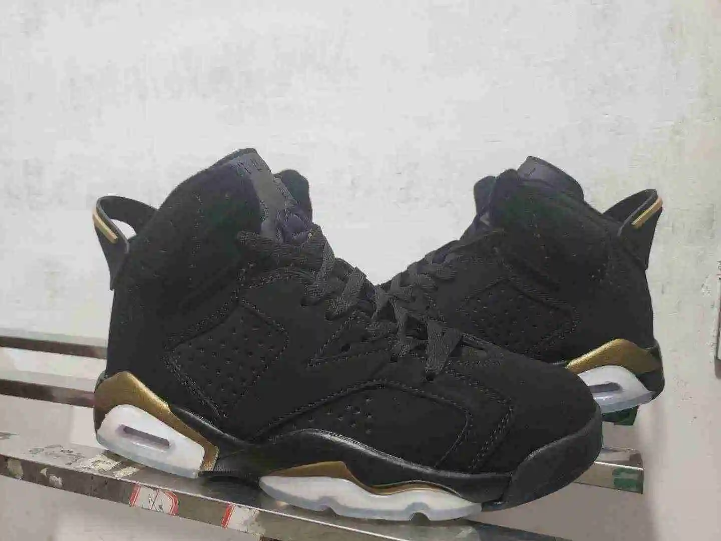 AJ6黑金1.webp