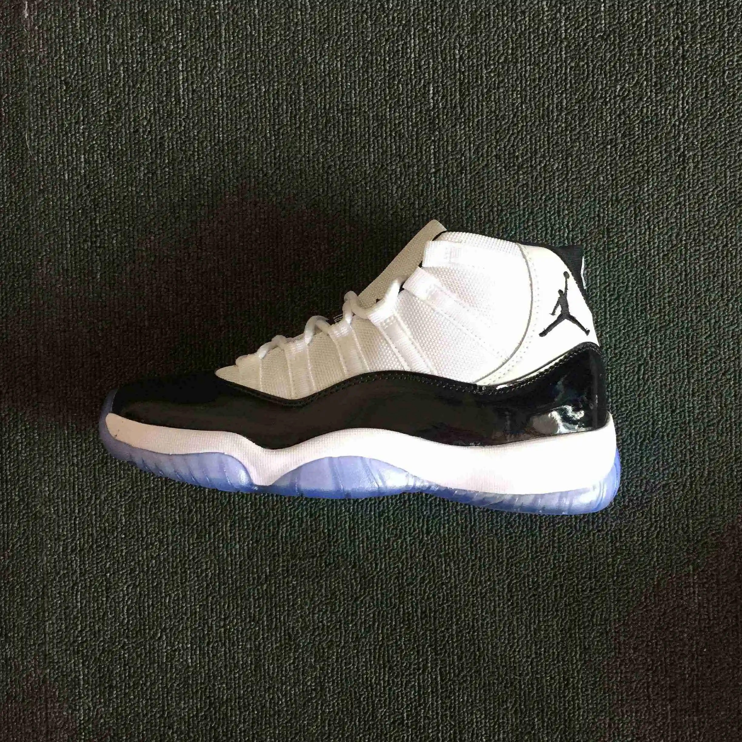 AJ11 015.webp