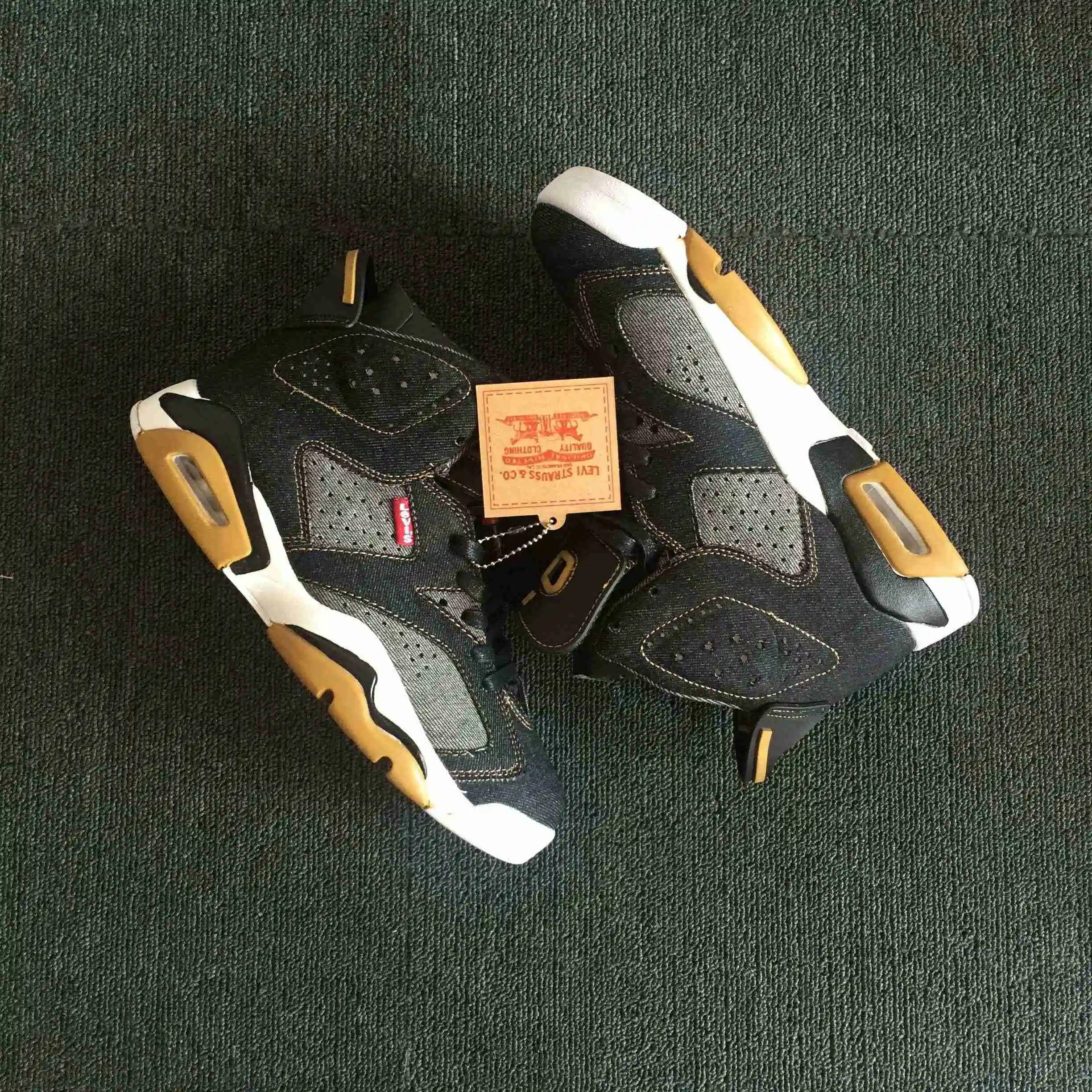 Levi’s x Air Jordan 6黑牛仔3.webp