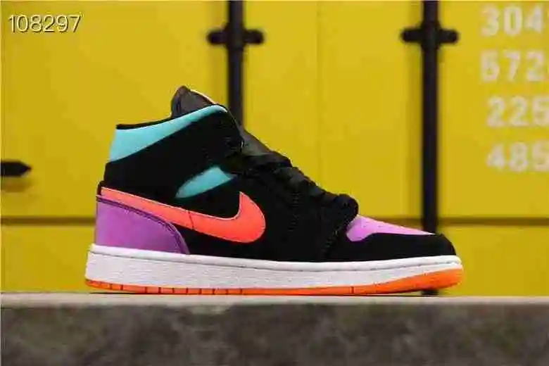 Air Jordan 1 LOW 乔1中帮黑鸳鸯彩勾  (1).webp