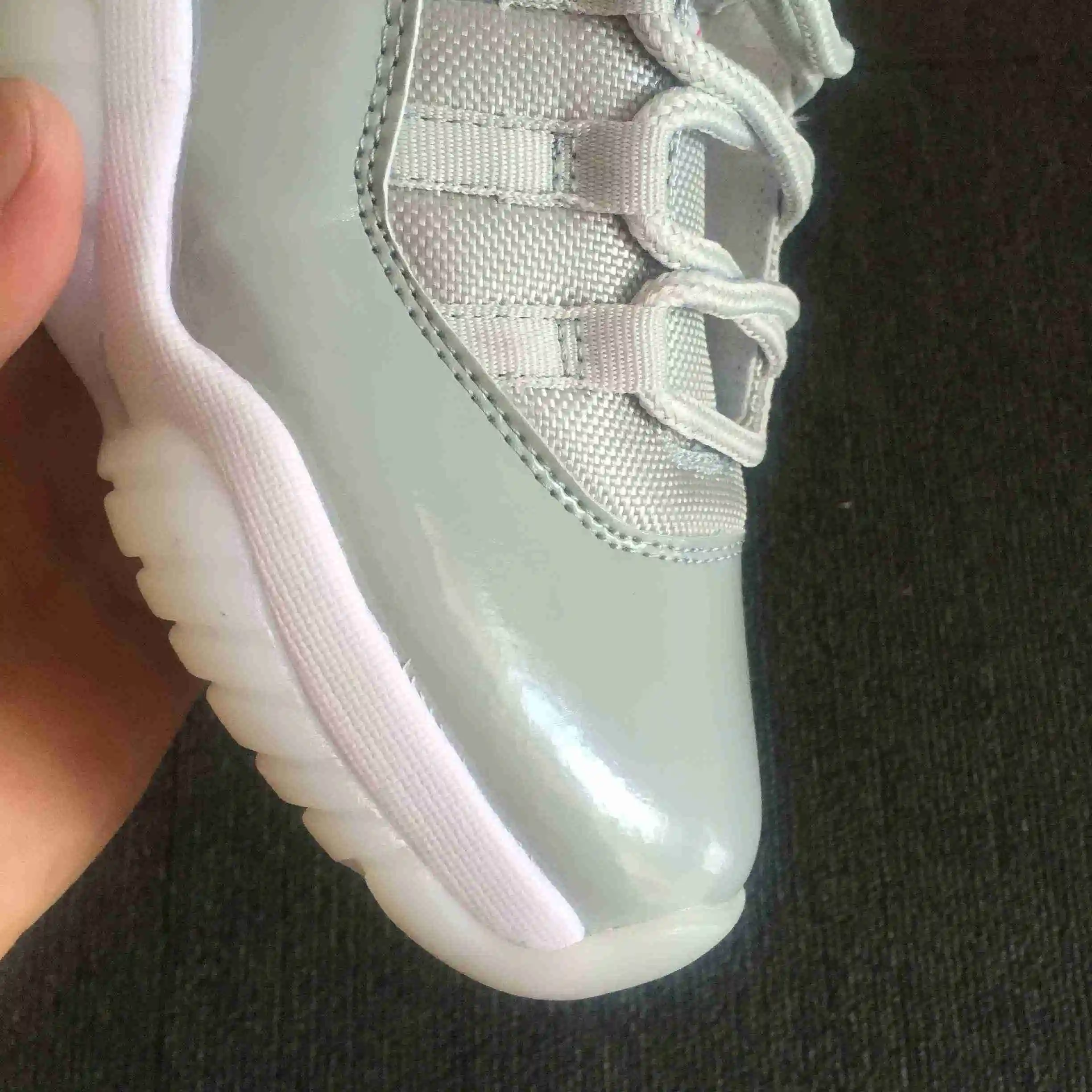 AJ11灰白红 (1).webp
