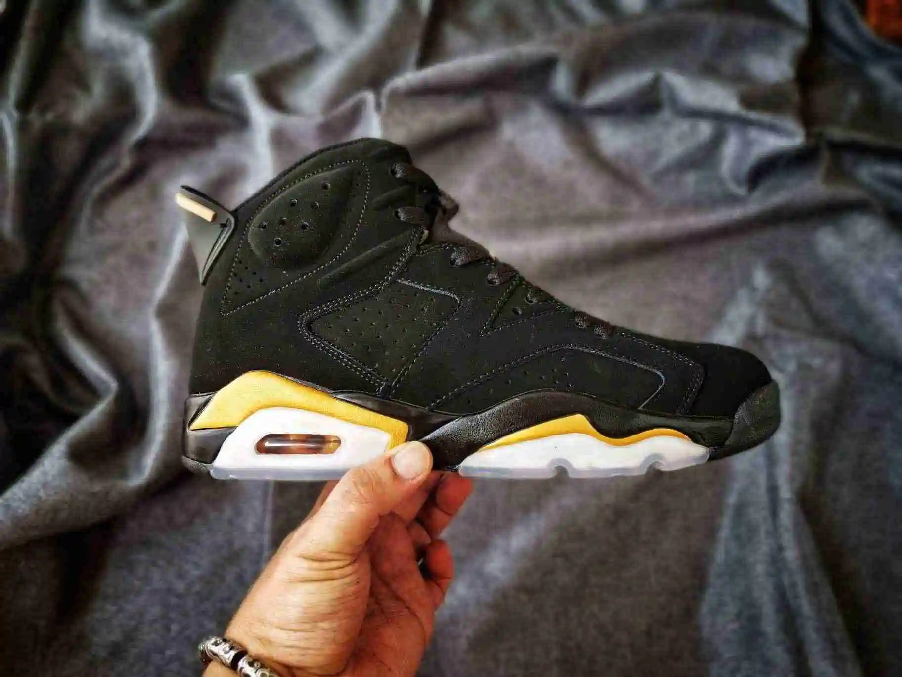 Air Jordan 6 黑金高品质 40-----47带半吗.webp