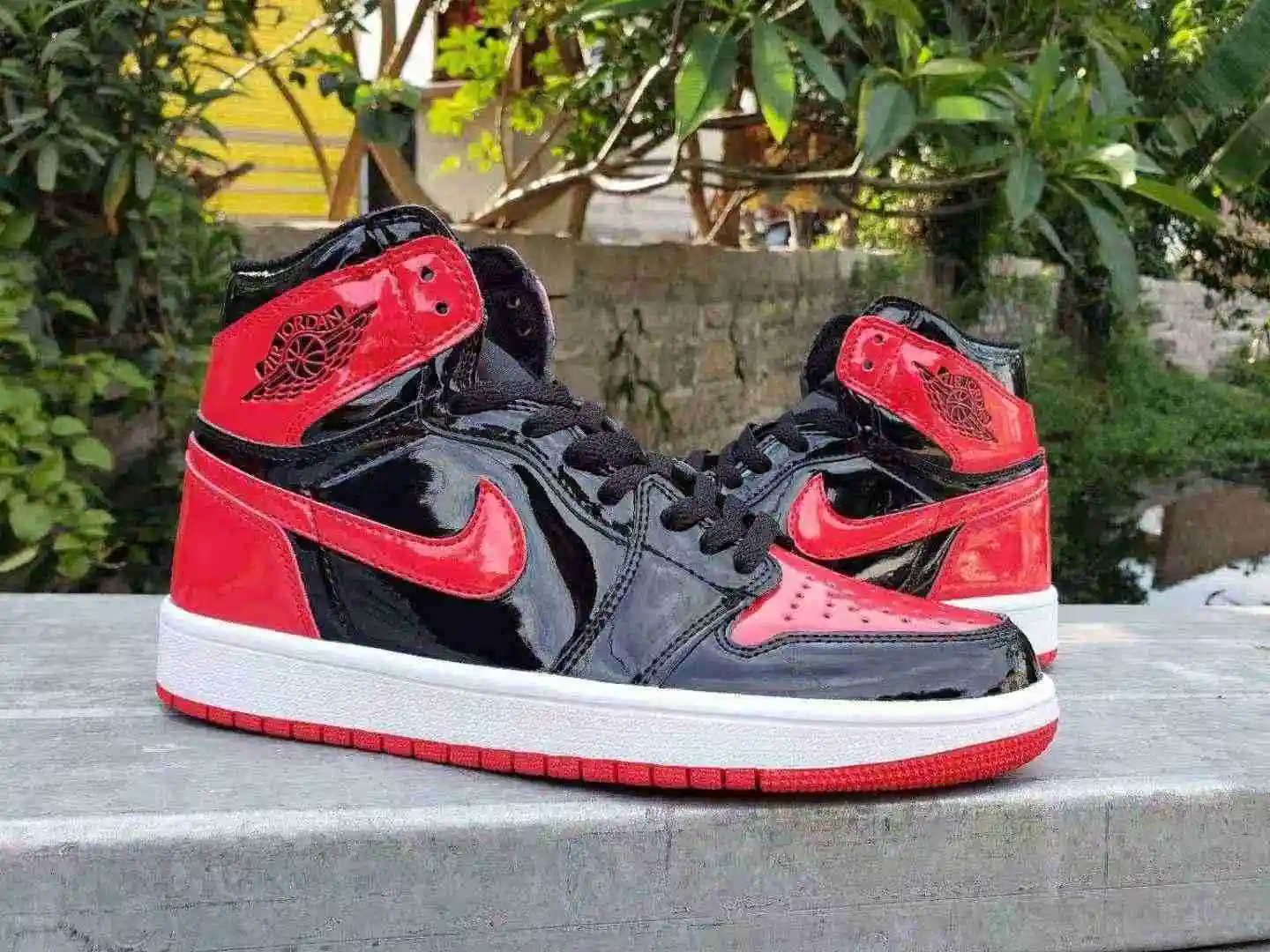 AJ1黑红镜面 (5).webp