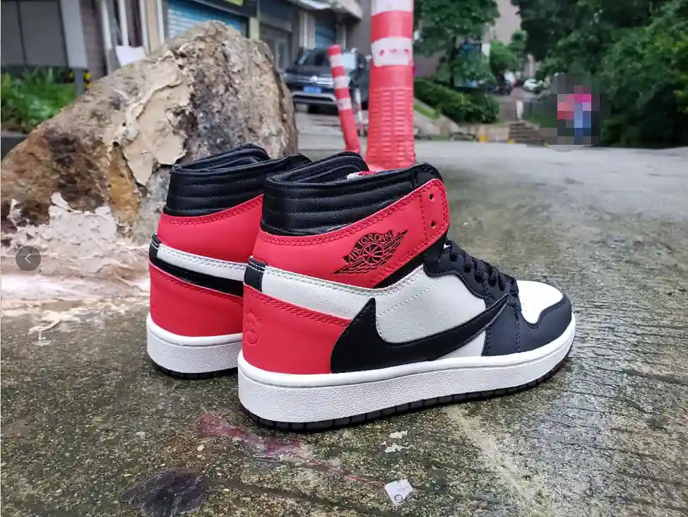白黑红 (2).webp